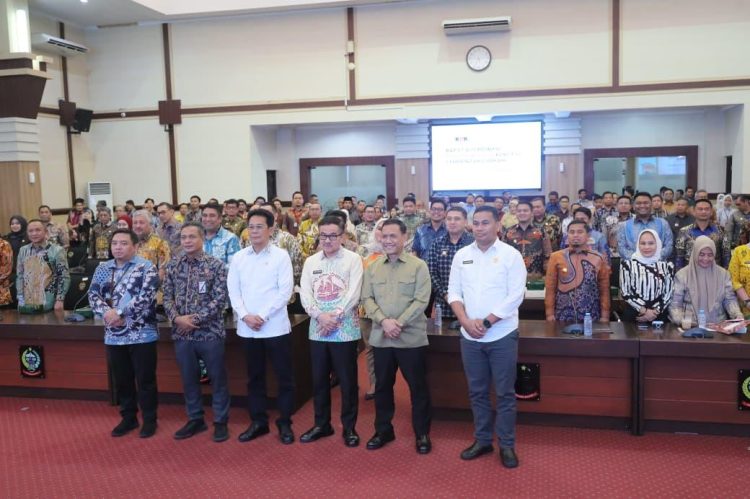 Rapat yang dimulai sejak pukul 09.30 hingga 17.50 Wita itu dipimpin langsung oleh Wakil Ketua KPK RI, Johanis Tanak, dengan fokus utama pada strategi pencegahan korupsi di tingkat provinsi dan kabupaten/kota.