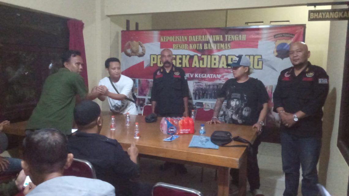 Mediasi yang berlangsung di Polresta Banyumas pada Kamis (16/10/2025) tersebut dilakukan setelah sebelumnya kasus ini sempat viral di berbagai media sosial dan mendapat perhatian publik.