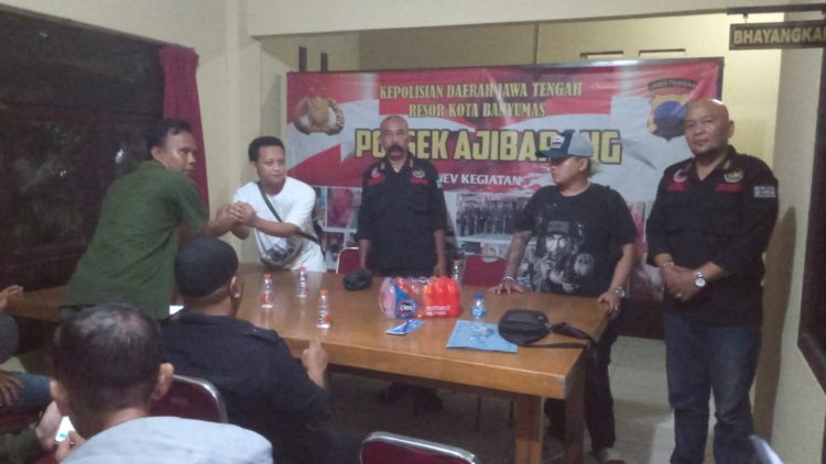 Mediasi yang berlangsung di Polresta Banyumas pada Kamis (16/10/2025) tersebut dilakukan setelah sebelumnya kasus ini sempat viral di berbagai media sosial dan mendapat perhatian publik.