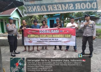 Personel Posko Kampung Bebas dari Narkoba (KBN) Polsek Na IX-X, Polres Labuhanbatu, melaksanakan kegiatan patroli dan himbauan kepada masyarakat di Lingkungan Sukaramai, Kelurahan Aek Kota Batu, Kecamatan Na IX-X, Kabupaten Labuhanbatu Utara, Jumat (17/10/2025)