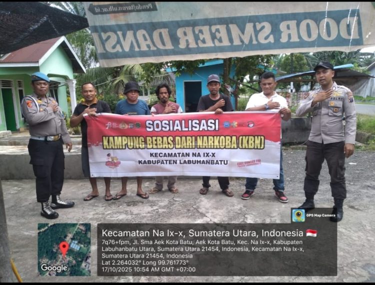Personel Posko Kampung Bebas dari Narkoba (KBN) Polsek Na IX-X, Polres Labuhanbatu, melaksanakan kegiatan patroli dan himbauan kepada masyarakat di Lingkungan Sukaramai, Kelurahan Aek Kota Batu, Kecamatan Na IX-X, Kabupaten Labuhanbatu Utara, Jumat (17/10/2025)