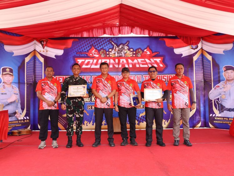 Kapolda Kalimantan Tengah (Kalteng) Irjen Pol. Iwan Kurniawan, S.I.K., M.Si. secara resmi membuka lomba menembak dan menyumpit dalam rangka memperingati Hari Ulang Tahun Korps Brimob Polri ke-80 tahun 2025, bertempat di Lapangan Tembak Multifungsi Wirapratama, Jalan Tjilik Riwut Km.21, Kota Palangka Raya, Jum'at (18/10/2025).