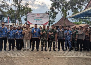 Program nasional Koperasi Desa/Kelurahan Merah Putih (KDKMP), resmi mulai dibangun secara serentak di seluruh Indonesia. Sebanyak 80.000 gerai, pergudangan, dan sarana pendukung koperasi mulai dibangun, ditandai dengan kegiatan ground breaking serentak di seluruh Indonesia, Jumat (17/10/2025).