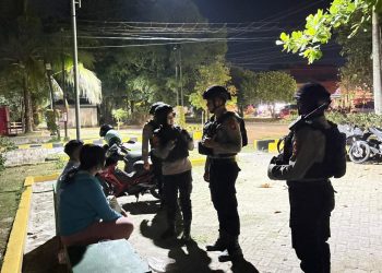 Personel Direktorat Samapta Polda Kalimantan Tengah (Kalteng) melaksanakan patroli rutin pada malam hari di Bumi Tambun Bungai. Sabtu (18/10/2025).