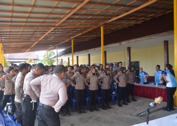 Direktorat Samapta Polda Kalimantan Tengah (Kalteng) mengikuti kegiatan sosialisasi tentang psikologi massa yang disampaikan oleh tim dari Biro Sumber Daya Manusia (SDM) Polda Kalteng. Kegiatan ini digelar di Parkiran Mako Ditsamapta Jl. Tjilik Riwut, Km. 6. Jumat (17/10/2025).