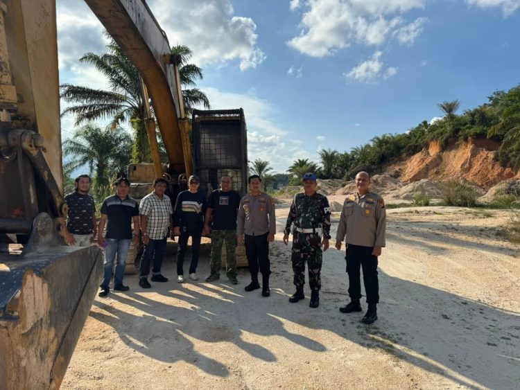 Sat Reskrim Polres Kampar dan Intel Kodim 0313/KPR temukan galian C ilegal yang meresahkan di Kelurahan Langgini, Kecamatan Bangkinang Kota. (Foto. Dok/Polres Kampar)