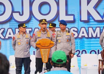 Kapolri Jenderal Listyo Sigit Prabowo menghadiri kegiatan Apel Ojol Kamtibmas di Monas, Jakarta Pusat, Senin (20/10/2025).