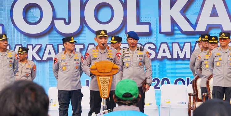 Kapolri Jenderal Listyo Sigit Prabowo menghadiri kegiatan Apel Ojol Kamtibmas di Monas, Jakarta Pusat, Senin (20/10/2025).
