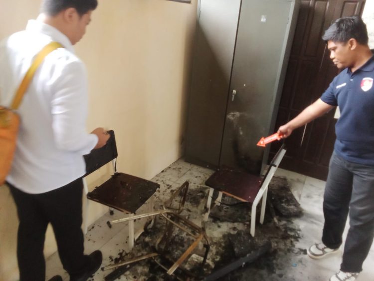 Personel Pamapta II SPKT Polresta Palangka Raya bersama piket fungsi langsung mendatangi lokasi untuk melakukan pemeriksaan awal dan pengamanan tempat kejadian perkara (TKP).