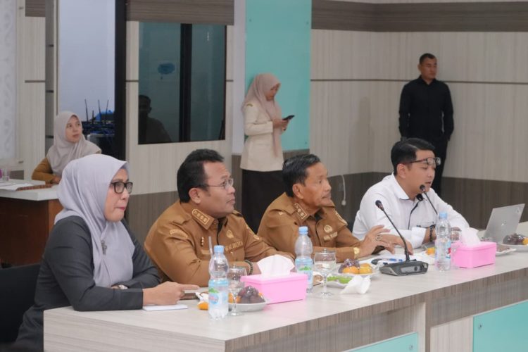 Pemerintah Kota Sabang bersama Komisi Pemberantasan Korupsi (KPK) Republik Indonesia menggelar Rapat Koordinasi Monitoring dan Evaluasi Monitoring, Controlling, Surveillance for Prevention (MCSP).