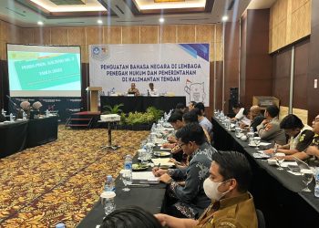 Polresta Palangka Raya melalui Bag SDM turut berpartisipasi dalam kegiatan Penguatan Bahasa Negara di Lembaga Penegak Hukum dan Pemerintahan yang diselenggarakan di Hotel Swiss-Belhotel Danum Palangka Raya, Senin (20/10/2025).