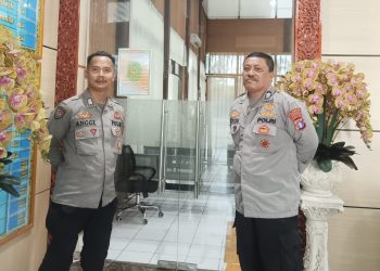 personel Polsubsektor Jekan Raya, Polsek Pahandut, Polresta Palangka Raya melaksanakan kegiatan pengamanan sidang perkara pertanahan di Pengadilan Tata Usaha Negara (PTUN) Palangka Raya, Jalan Tjilik Riwut Km. 5, Selasa (21/10/2025).