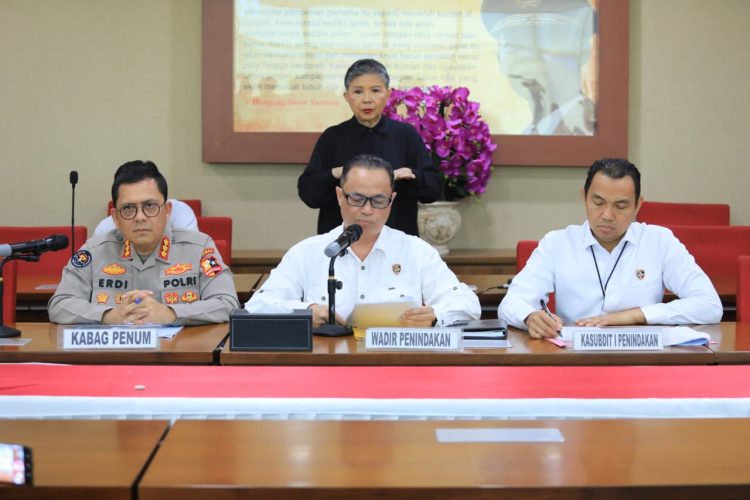 Wakil Direktur Penindakan Kortastipidkor Polri, Kombes Pol. Bhakti Eri Nurmansyah, S.I.K., M.Si., dalam konferensi pers di Gedung Bareskrim Polri, Jakarta, pada Selasa (21/10/2025) siang.