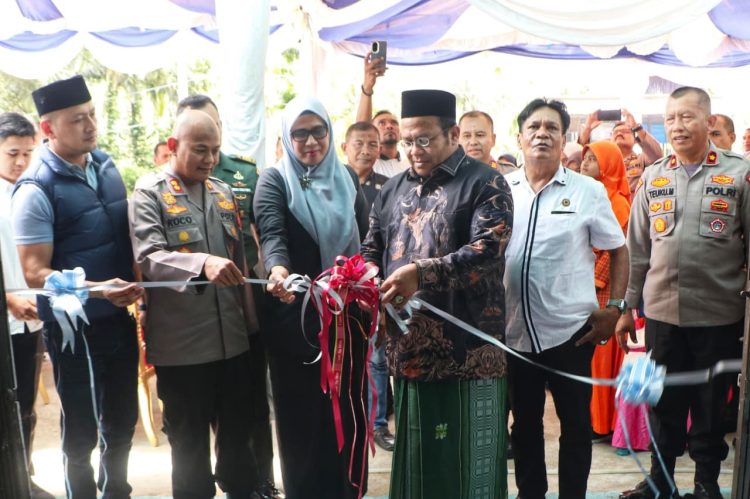 Wali Kota Sabang, Zulkifli H. Adam bersama Forkopimda meresmikan Gedung Satuan Pelayanan Pemenuhan Gizi (SPPG) Keumala Bhayangkari Polres Sabang di Gampong Cot Abeuk, Kecamatan Sukajaya. Dapur ini menjadi yang ketiga di Kota Sabang dan ditargetkan mampu melayani sekitar 1.600 penerima manfaat setiap hari.