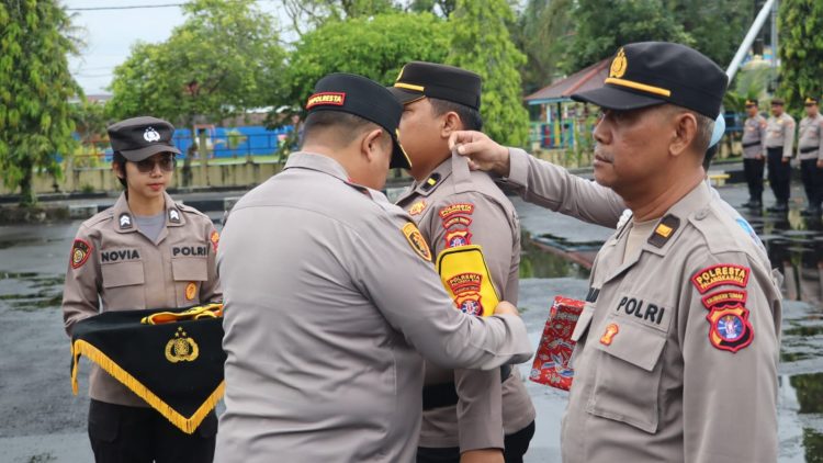 Peresmian tersebut dilakukan dengan menggelar Upacara Launching Nomenklatur Pamapta SPKT di Mapolresta Palangka Raya, Jalan Tjilik Riwut Km. 3,5, Kota Palangka Raya, Kalimantan Tengah, Rabu (22/10/2025) pagi.