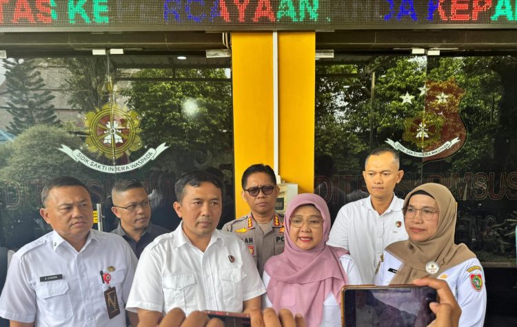 Dalam rakor yang bertempat di Aula Ditreskrimsus Mapolda setempat tersebut, dihadiri langsung Dirreskrimsus Polda Kalteng Kombes Pol Dr. Rimsyahtono, Tenaga Ahli Menteri Pertanian Bidang Optimalisasi Pemanfaatan Lahan Rawa Mineral, Dr. Ir. Pamuji Lestari, MSc dan sejumlah perangkat daerah Kalteng serta pengelola badan usaha di Kota Palangka Raya.