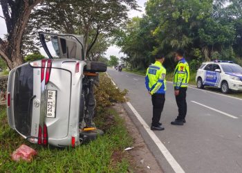 Personel Unut Turjawali Pos Bundaran Besar Satuan Lalu Lintas Polresta Palangka Raya bergerak cepat menindaklanjuti laporan adanya kecelakaan lalu lintas yang terjadi di Jalan Ir. Soekarno, Jumat (24/10/2025) pagi sekitar pukul 05.20 WIB.