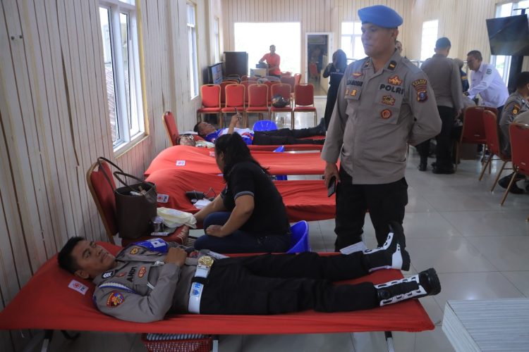 Polres Samosir melaksanakan kegiatan Donor Darah yang berlangsung pada Sabtu, 25 Oktober 2025, bertempat di Aula Pusuk Buhit Mako Polres Samosir, Kecamatan Pangururan, Kabupaten Samosir.