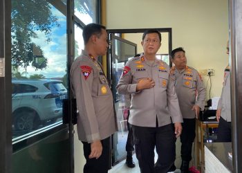 Kapolresta Palangka Raya Kombes Pol Dedy Supriadi, S.I.K., M.H. mendampingi Kapolda Kalimantan Tengah Irjen Pol. Drs. Iwan Kurniawan, S.IK., M.Si meninjau langsung Ruang Pamapta di Mapolresta Palangka Raya, Sabtu (25/10/2025).