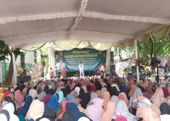 """ Sambutan Kepala Desa Klapanunggal Ade Endang Sarippudin Dalam Memperingati Maulid Nabi Muhammad SAW 12 Rabiul Awal 1447 H / 25-10-2025 M Desa Klapanunggal Kec Klapanunggal. (Foto. Dok: RH/Mitrapolri.com)