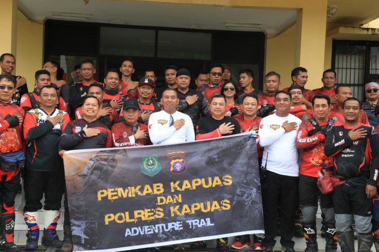 Sebanyak 600 raider dari berbagai daerah di Kalimantan Tengah maupun luar provinsi ikut ambil bagian dalam event trail bergengsi ini. Tak hanya para pecinta otomotif, sejumlah tokoh penting juga turut hadir dan ikut meramaikan kegiatan, di antaranya Bupati Kapuas H.M. Wiyatno, S.P., Wakil Bupati Kapuas Dodo, S.P., Habib Ismail Bin Yahya, serta Supian Hadi dari Kabupaten Kotawaringin Timur.