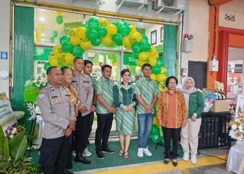Sidokkes Polresta Palangka Raya menghadiri kegiatan Grand Opening Apotek K24 Panarung yang berlokasi di Jalan Seth Adji No. Kav. 5, Kelurahan Langkai, Kecamatan Pahandut, Minggu (26/10/2025).