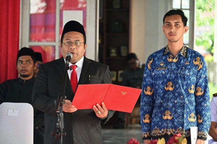 upacara peringatan Hari Sumpah Pemuda ke-97 Tahun 2025 di Halaman Kantor Wali Kota Sabang. Upacara ini turut dihadiri oleh unsur Forkopimda, para kepala OPD, serta ASN di lingkungan Pemerintah Kota Sabang