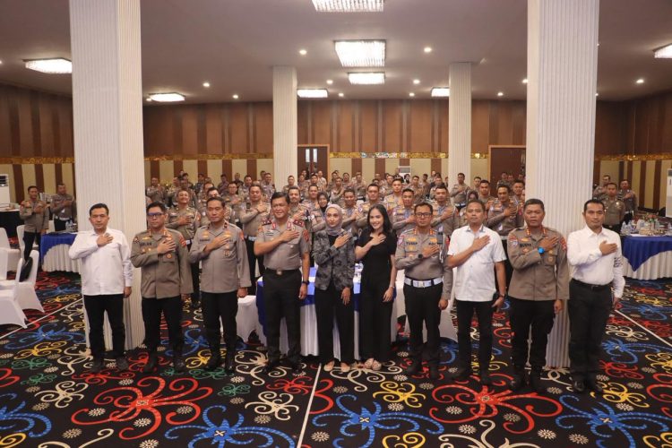 Direktorat Lalu Lintas Polda Kalteng melaksanakan kegiatan Pelatihan Peningkatan Kompetensi Komunikasi yang dilaksanakan di Hotel Aurellia Palangka Raya, Selasa (28/10/2025) pagi.