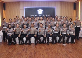 Direktorat Lalu Lintas (Ditlantas) Polda Kalimantan Tengah (Kalteng) menerima arahan langsung dari Wakapolda Brigjen Pol Dr. Rakhmad Setyadi, S.IK., S.H., M.H. yang dilaksanakan di Aula Ditlantas Polda Kalteng, Rabu (29/10/2025) pagi.