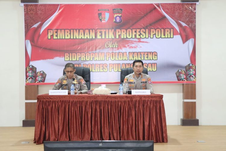 Kegiatan yang berlangsung di Aula Satya Haprabu tersebut dipimpin langsung oleh Kabid Propam Polda Kalteng, Kombes Pol Nugroho Agus Setiawan, S.I.K., M.H., bersama tim dari Bidpropam Polda Kalteng.