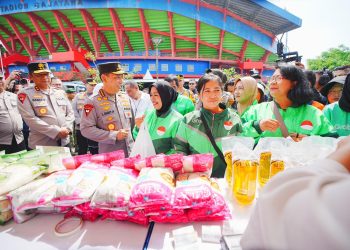 Kapolri Jenderal Listyo Sigit Prabowo memimpin Apel Ojek Online (Ojol) Kamtibmas yang diikuti sebanyak 4.425 orang di Stadion Gajayana, Malang, Jawa Timur, Jumat, 31 Oktober 2025. Hal ini komitmen bersama antara Polri dan para driver daring untuk menjaga situasi tetap kondusif.