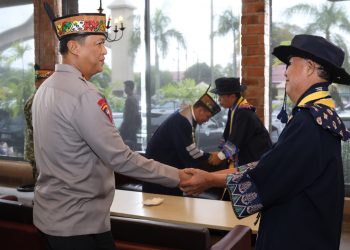 Kapolda Kalimantan Tengah (Kalteng), Irjen Pol Iwan Kurniawan, S.IK., M.Si. menghadiri secara langsung wisuda 2.013 mahasiswa Universitas Muhammadiyah Palangka Raya (UMPR) program Pascasarjana XI, Sarjana XXXIV dan Diploma XXIV, Tahun Akademik 2024/2025. Jumat (31/10/2025).