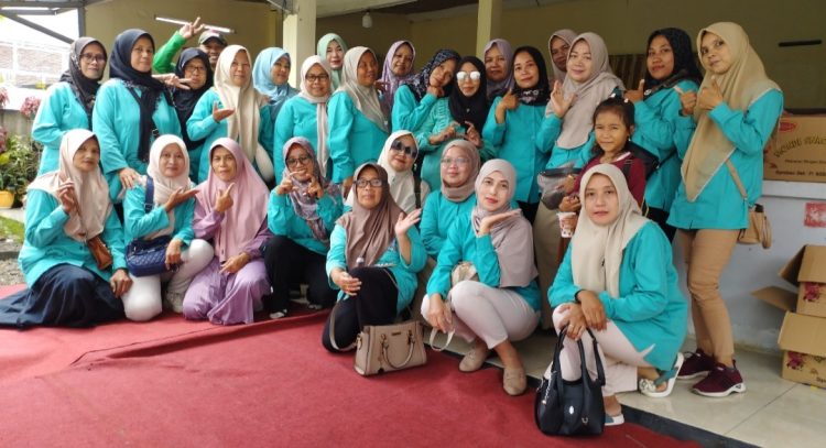 Keluarga besar Nguwek Purbalingga menghadiri undangan hajatan pernikahan putra salah satu anggotanya. Keberangkatan rombongan dilakukan usai kegiatan pertemuan sekaligus pengocokan arisan rutin bulanan yang ke-10. minggu. 5 Oktober 2025.