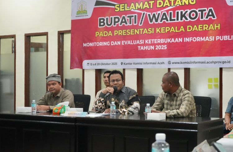 Wali Kota Sabang, Zulkifli H. Adam, tampil langsung di hadapan Komisi Informasi Aceh (KIA) dalam kegiatan Evaluasi Badan Publik 2025, memaparkan berbagai inovasi dan strategi Pemerintah Kota Sabang dalam mewujudkan keterbukaan informasi publik yang transparan, efektif, dan partisipatif.