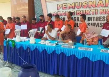 Pemusnahan tersebut dipimpin oleh Plt Wadir Ditresnarkoba Polda Sumsel, AKBP H M Syeh Kopek ST SH MH, yang didampingi Kaur Pensat Bidang Humas Polda Sumsel, Kompol S Menang serta dihadiri perwakilan Kabid Propam Polda Sumsel dan Ketua DPD YGANN Sumsel, Sri Harmilawati.