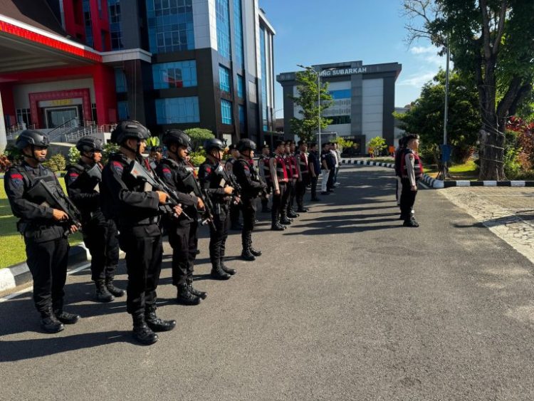 Pada hari kedua pelaksanaan operasi, petugas berhasil mengamankan dua pelaku pungli yang diduga melakukan pemerasan terhadap sopir dan pengendara di kawasan Simpang Nilakandi serta pintu keluar Tol Keramasan, Kecamatan Kertapati, Palembang.