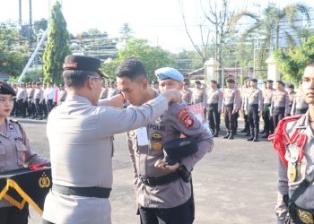 Kegiatan tersebut dipimpin langsung oleh Wakapolresta Palangka Raya AKBP Moch. Isharyadi Fitriawan, S.I.K., M.M., yang diikuti oleh para Pejabat Utama Polresta, para Perwira Pembimbing, serta 24 siswa Latja yang akan melaksanakan latihan kerja di jajaran Polresta Palangka Raya.