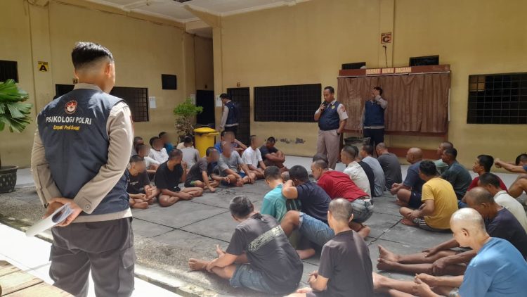 Direktorat Perawatan Tahanan dan Barang Bukti (Dittahti) Polda Kalteng, pagi ini Selasa (4/11/2025) pukul 08.25 WIB menggelar kegiatan Psikologi Konseling untuk para tahanan di Rutan Polri yang berada di Jalan Tjilik Riwut Km 1, Palangka Raya itu.