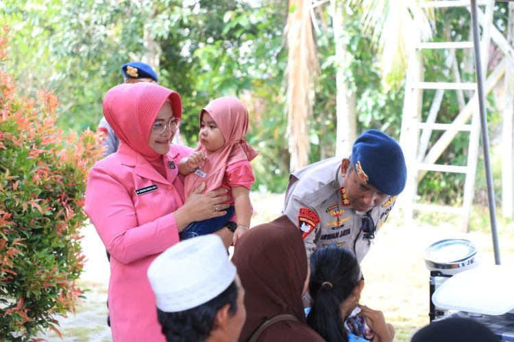 Satuan Brimob Polda Kalimantan Tengah melalui kegiatan pengobatan gratis dalam rangka Bakti Kesehatan yang digelar di Kelurahan Marang, Jalan Tjilik Riwut Km. 23, Kota Palangka Raya. Selasa (4/11/2025) pagi.