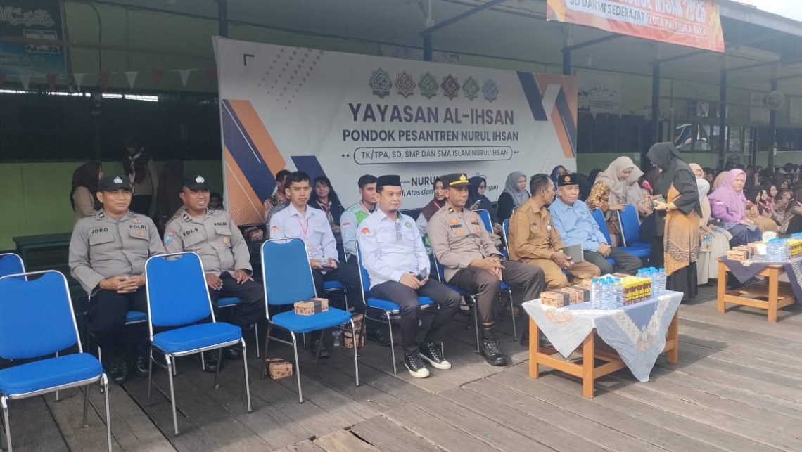 Acara tersebut digelar pada lapangan utama SMP Islam Nurul Ihsan yang berada di kawasan Jalan Dr. Murjani, Kota Palangka Raya, Kalimantan Tengah, yang dihadiri oleh Kanit Binmas Polsek Pahandut, Ipda Purwantoro bersama personel.