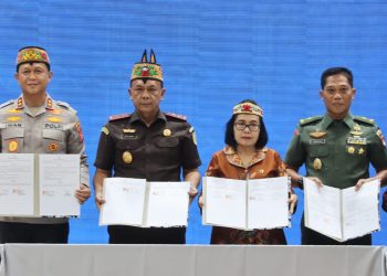Kapolda Kalimantan Tengah (Kalteng), Irjen Pol Iwan Kurniawan, S.IK., M.Si. melaksanakan penandatanganan Perjanjian Kerja Sama (PKS) dengan Kantor Wilayah Kementerian Hukum dan Hak Asasi Manusia (Kanwil Kemenkumham) Kalteng. Kamis (6/11/2025).