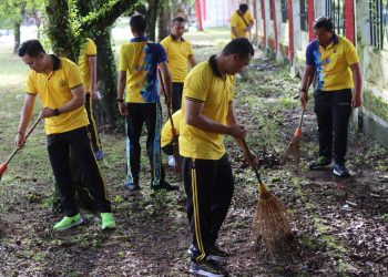 Salah satunya yakni dengan mengikuti bakti sosial yang digelar oleh Pemerintah Provinsi Kalteng di Taman Makan Pahlawan (TMP) Sanaman Lampang, Jalan Tjilik Riwut Km. 3,5, Kota Palangka Raya, Kalimantan Tengah, Jumat (7/11/2025) pagi.