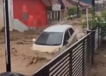 Hujan deras dengan intensitas tinggi yang mengguyur wilayah selatan Kabupaten Brebes pada Sabtu sore (8/11/2025) menyebabkan banjir bandang di kawasan Desa Kalierang, Kecamatan Bumiayu.