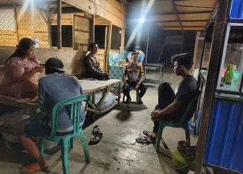 petugas juga menyempatkan diri berdialog dengan remaja dan warga, memberikan imbauan agar menjauhi miras, judi, maupun tindakan anarkis yang berpotensi memicu keributan.
Sepanjang malam, kegiatan berjalan aman, lancar, dan kondusif.
