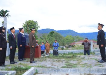 Polres Samosir melaksanakan upacara di Lapangan Mako Polres Samosir pada Senin (10/11/2025) pukul 07.45 WIB. Upacara berlangsung khidmat dan penuh semangat nasionalisme, dipimpin langsung oleh Kabag Ops Polres Samosir Kompol Eduard, S.H. selaku Inspektur Upacara.