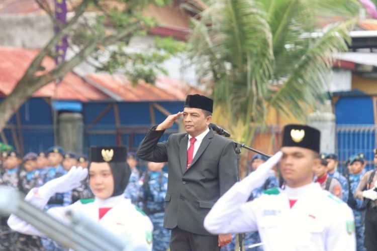 Sekretaris Daerah Kota Sabang, Andri Nourman, memimpin langsung jalannya upacara yang diikuti oleh jajaran Forkopimda, TNI/Polri, Ketua Organisasi Masyarakat Wanita, Kepala Instansi Vertikal, ASN, pelajar, serta berbagai unsur masyarakat.