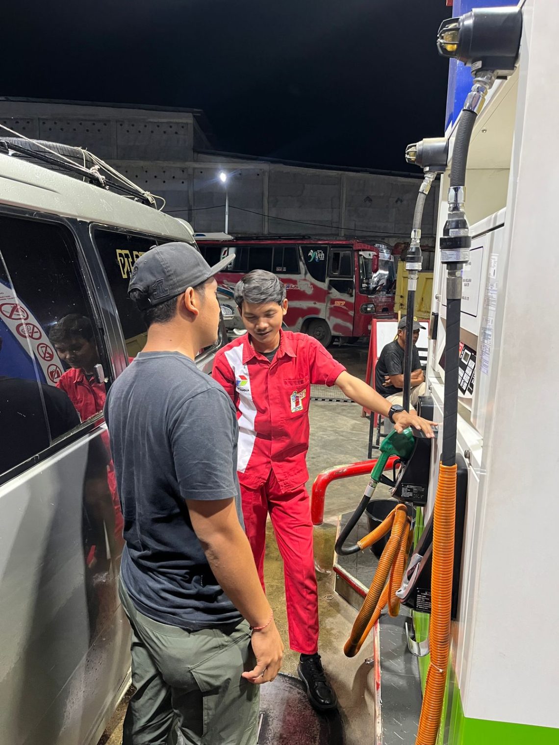 Sat Reskrim Polres Nagan Raya melaksanakan kegiatan pemantauan dan pengawasan langsung ke sejumlah Stasiun Pengisian Bahan Bakar Umum (SPBU), pada Selasa malam (11/11/2025) sekitar pukul 20.30 WIB.