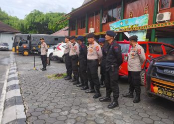 Apel kesiapan digelar pada Kantor Gubernur Kalteng di kawasan Jalan G. Obos, Kota Palangka Raya, Kalimantan Tengah, yang dipimpin oleh Kabagops, Kompol Permadi selaku koordinator pam, Rabu (12/11/2025) pagi.