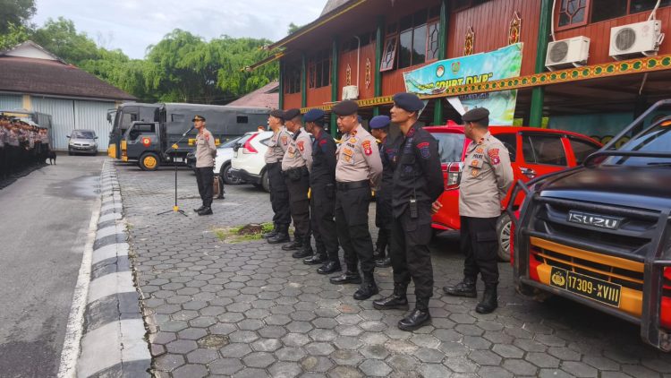 Apel kesiapan digelar pada Kantor Gubernur Kalteng di kawasan Jalan G. Obos, Kota Palangka Raya, Kalimantan Tengah, yang dipimpin oleh Kabagops, Kompol Permadi selaku koordinator pam, Rabu (12/11/2025) pagi.