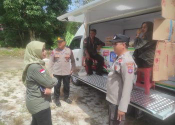 Kegiatan ini dipimpin oleh Kanit Binmas Ipda Siswandi bersama Ps. Ka SPKT II Aiptu Poniman dan Bhabinkamtibmas Kelurahan Banturung Bripka Arif S, dengan fokus memastikan kegiatan berlangsung tertib, aman, dan kondusif.